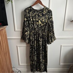 Chic Long Sleeve Black and Gold Dress